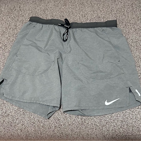 Nike Men’s 5” Dri-Fit 2-in-1 Running Shorts - Picture 4 of 9